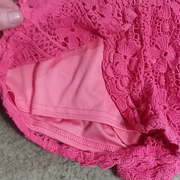 Shorts - Picture 2 of 3